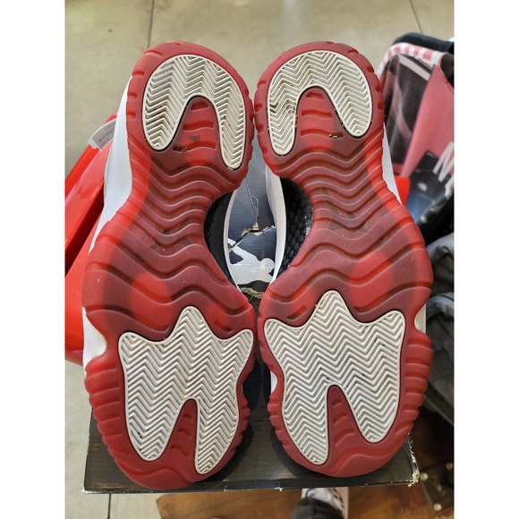 Jordan 11 low cherry size 12 - Picture 3 of 9